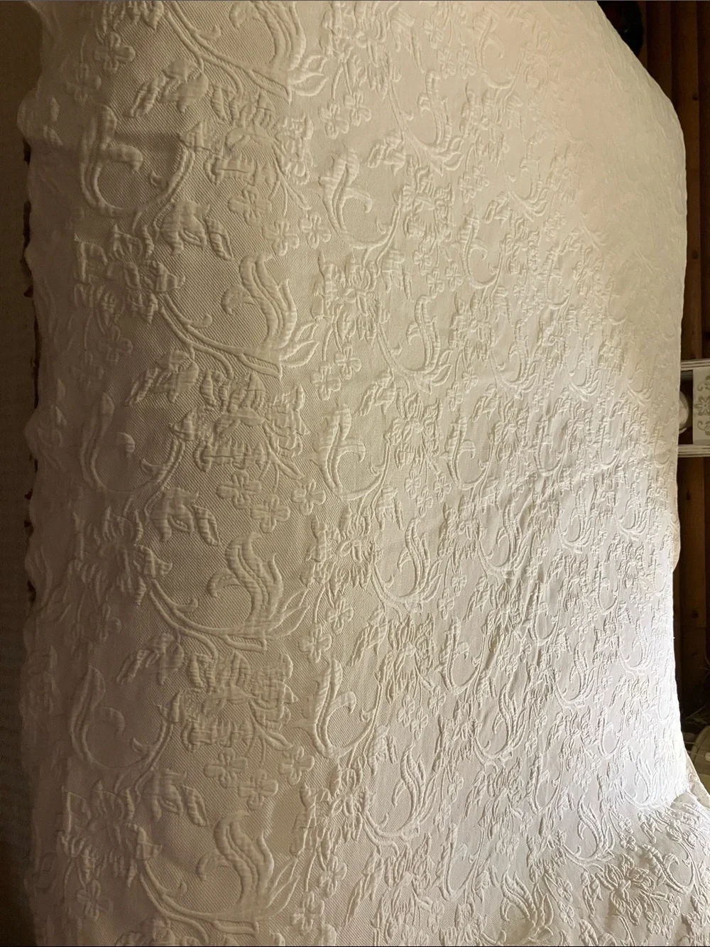 Cotton Matelasse floral bedspread Twin with scalloped edges